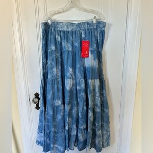 Style J size 40 tie-dye denim maxi skirt